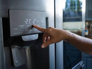 Có nên mua tủ lạnh Hitachi lấy nước và đá bên ngoài không?