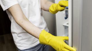 Hướng dẫn vệ sinh tủ lạnh Hitachi đúng cách giúp tăng tuổi thọ